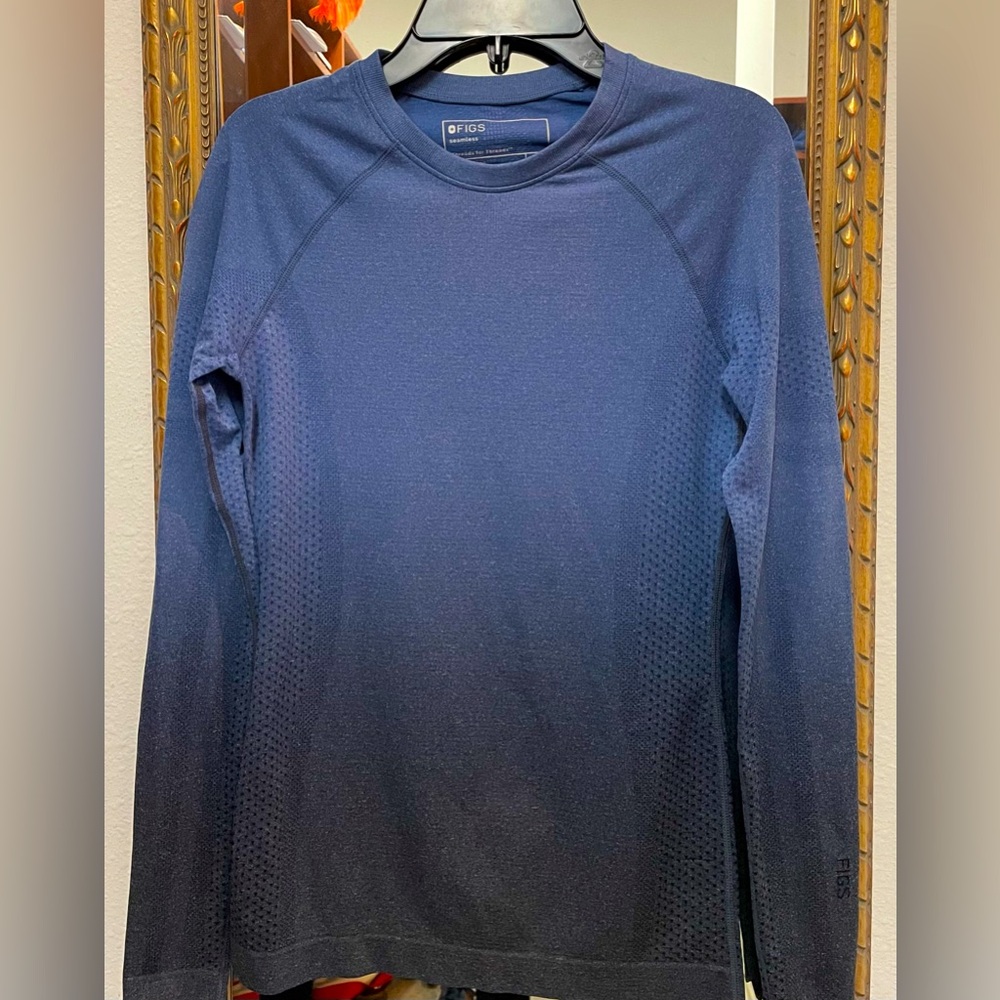 FIGS Salta Seamless long sleeve under scrub XS
Limited edition 
Ombré blue/black